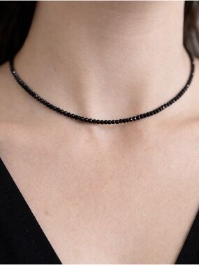 Black spinal stone choker necklace